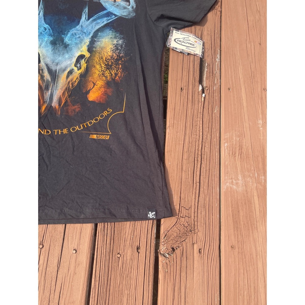 Team Realtree Family Friends Outdoors NASCAR Deer Skull Graphic T-Shirt - Picture 5 of 6